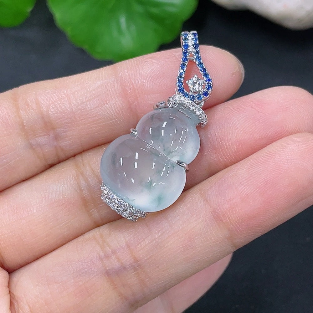 Jadeite inlaid gourd pendant 18K with diamond (colorless)
