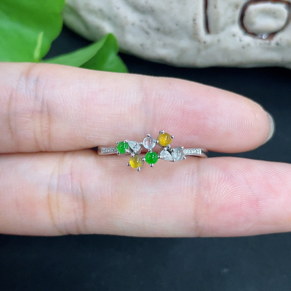 Jadeite ring with 18k gold and diamond accents, size 20, featuring small accent stones and a total weight of 1.84g.