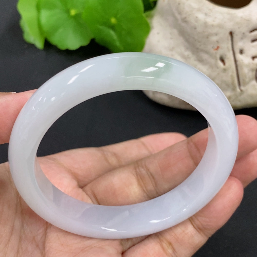 HKHQ jadeite round bracelet, about 53.57g, size 55.7mm, featuring smooth jadeite beads on a string.