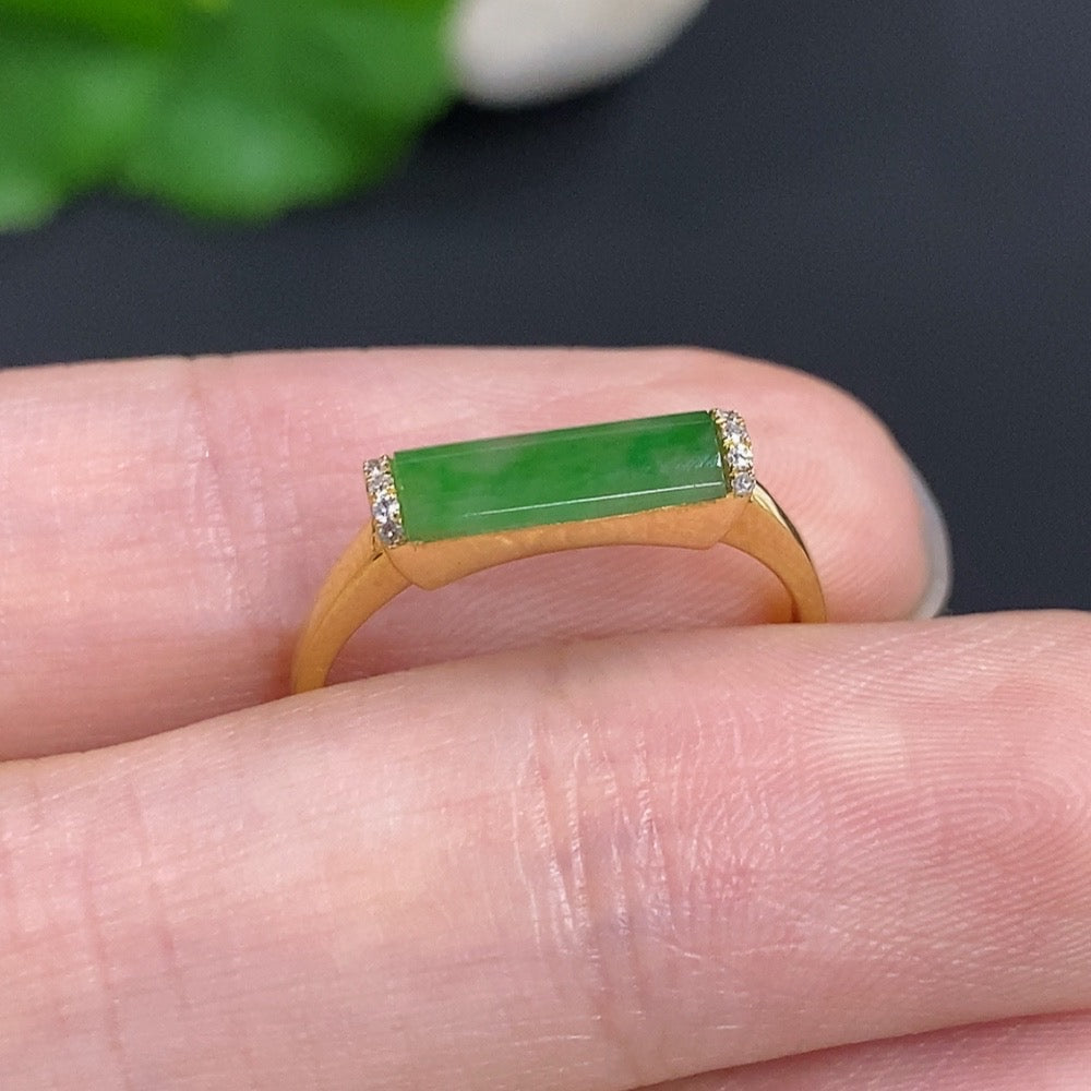 Jadeite inlaid ring 18K gold with diamond accents