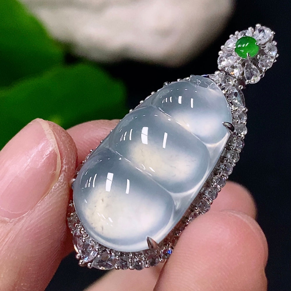 Jadeite Mosaic Lucky Bean Pendant 18k with Diamond Accent, Total Weight Approximately 7.13g