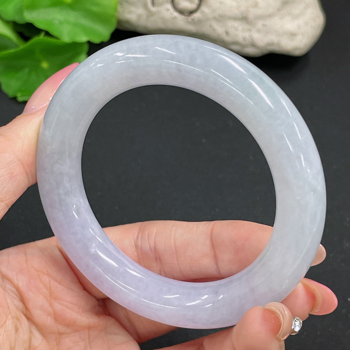 HKHQ jadeite round bangle weighing 70g and size 53, featuring a smooth, polished jadeite surface on a jewelry display.