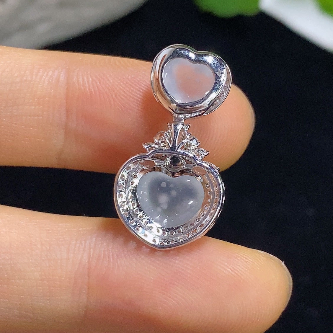 Jadeite heart-shaped pendant with 18K gold and diamond accents, lightweight jewelry piece with a smooth, polished surface.