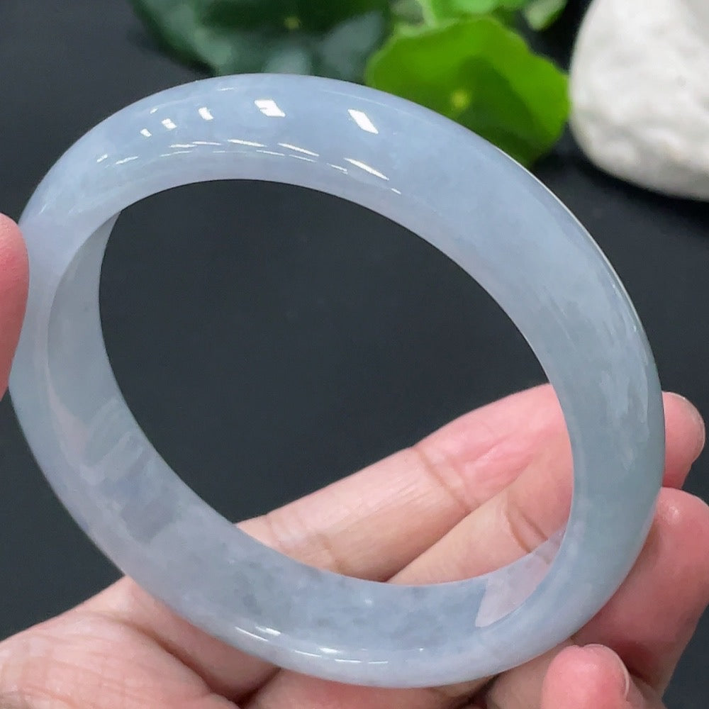 Huiliu Certified jadeite round bangle from HKHQ, featuring smooth, polished green jade with a glossy finish.