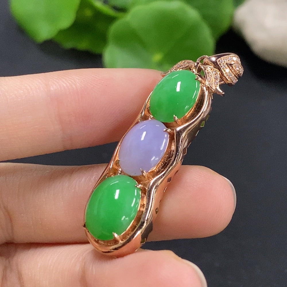 Jadeite Pendant with 9K Gold Setting (Accented with Diamonds)