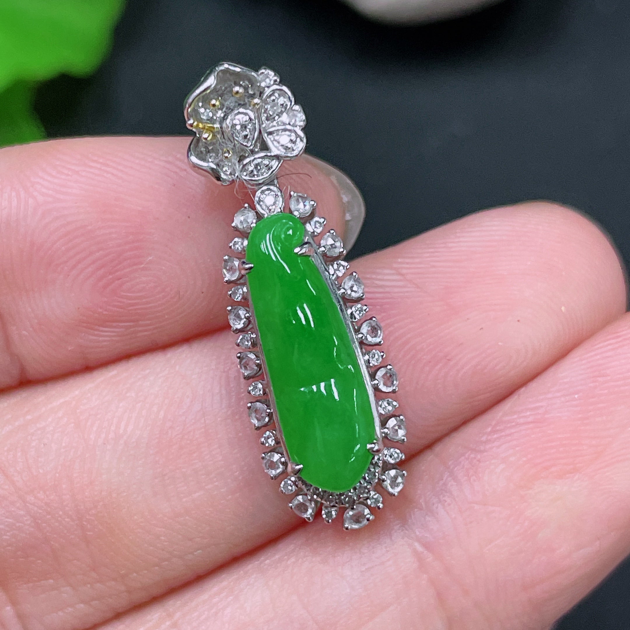 Jadeite Auspicious Bean Pendant with 18K Gold Setting, Total Weight Approx. 2.6g (Accented with Diamonds)