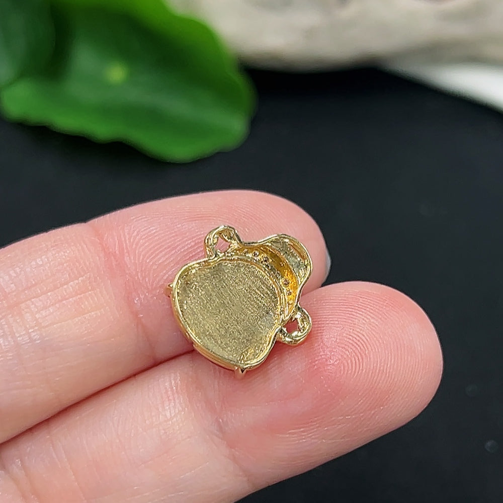 Jadeite Maitreya Buddha inlay pendant 18K gold (with colorless diamond inlays) (Color origin undetermined)