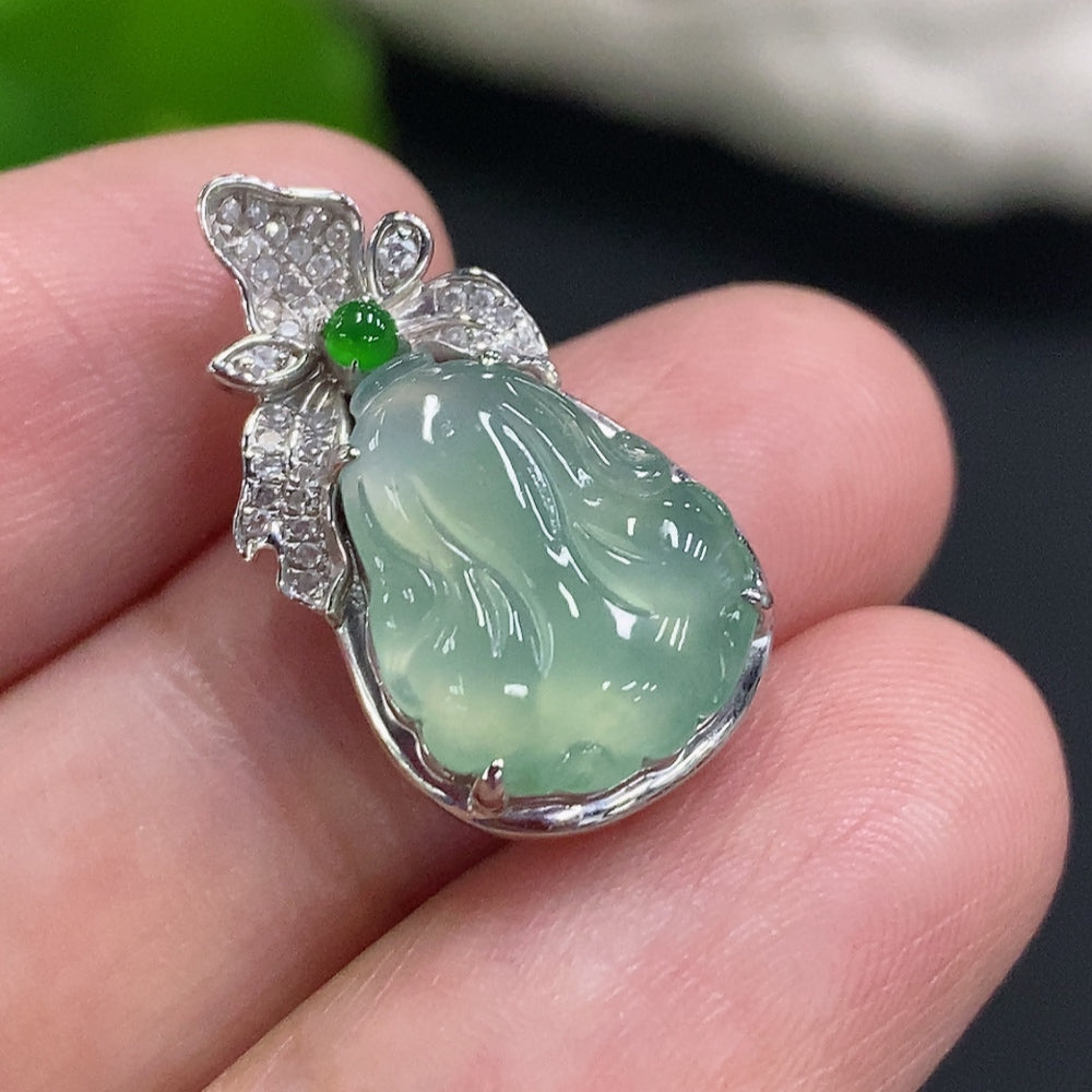 Jadeite Pendant in 18K Gold with Diamond Accents, Total Weight Approx. 2.4g
