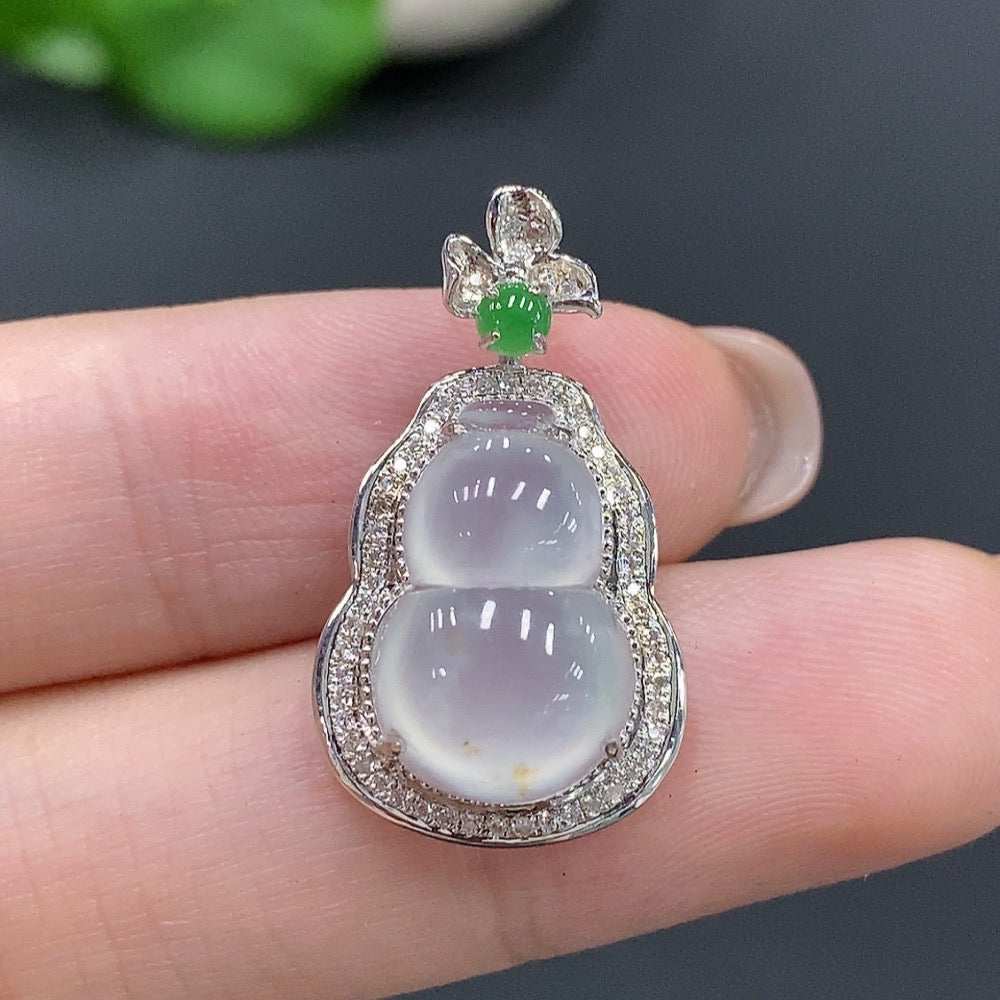 Jadeite Gourd Pendant 18k Gold Total Weight 3.08g