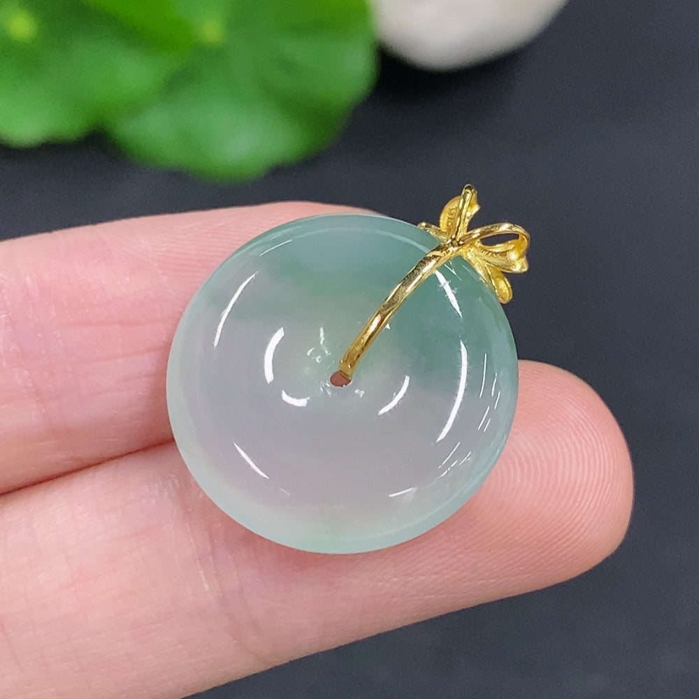 Jadeite Peace Knot with 18K Gold Clasp, Total Weight Approximately 4.6g, Non-Diamond