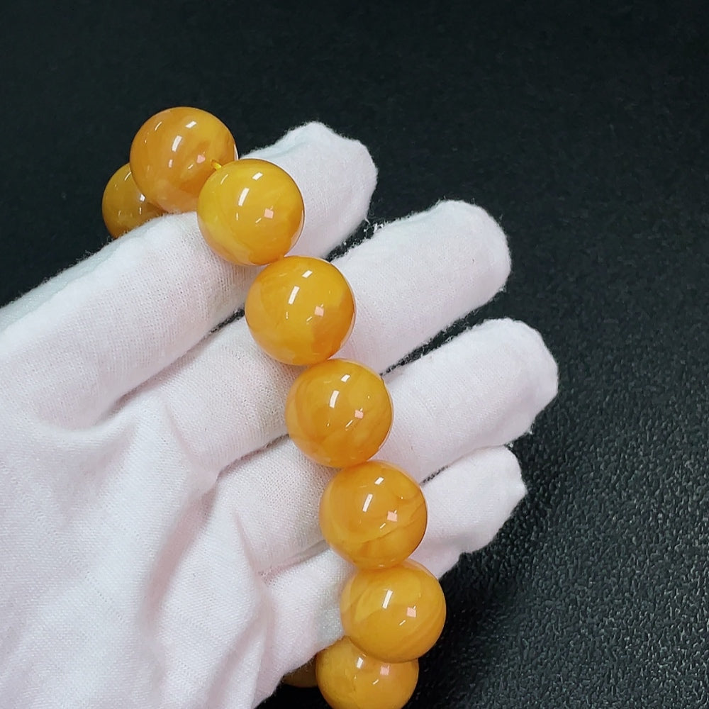 Amber beeswax bracelet, total weight about 31.24g, size about 16mm, color origin undetermined