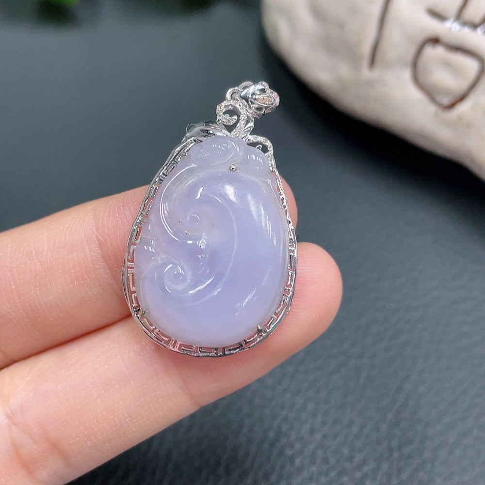 Jadeite Inlaid Ruyi Pendant with 18K Gold Setting, Total Weight Approx. 3.75g