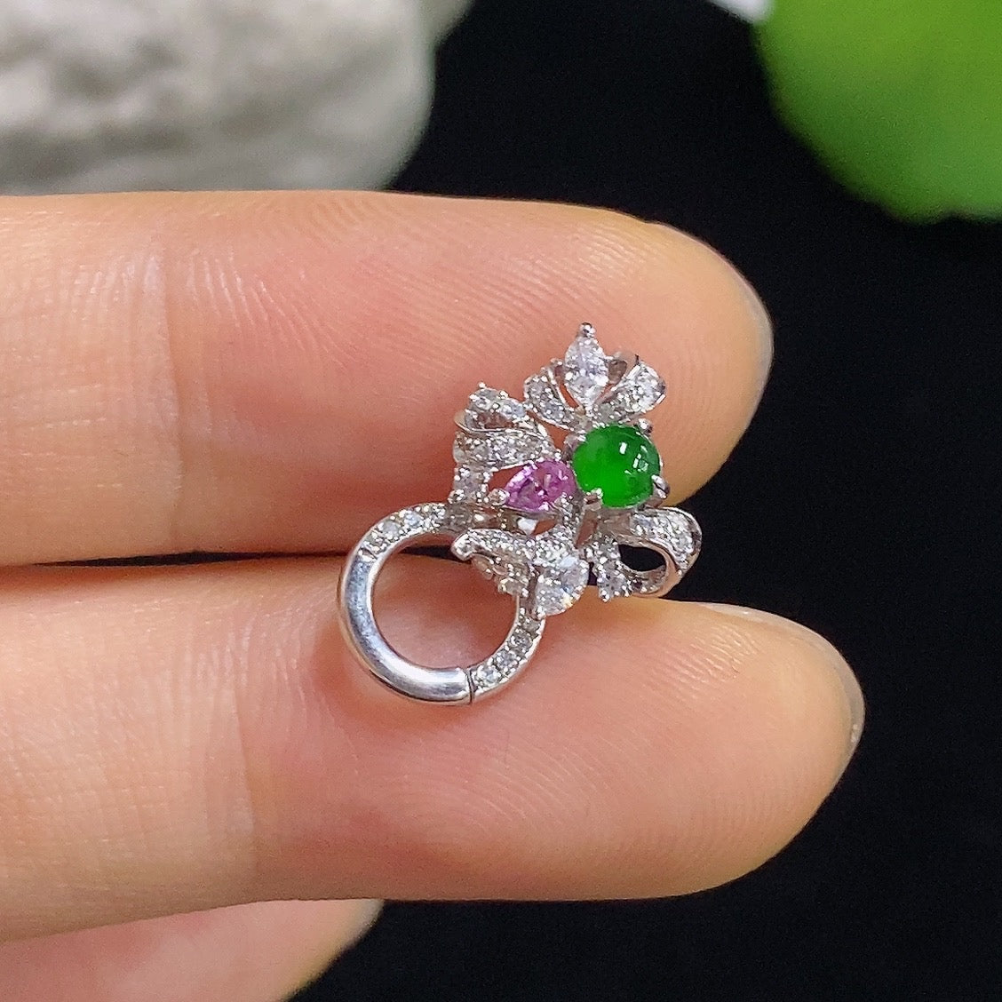 Jadeite Cabochon Pendant with 18K Gold and Diamond Accents (Colorless)