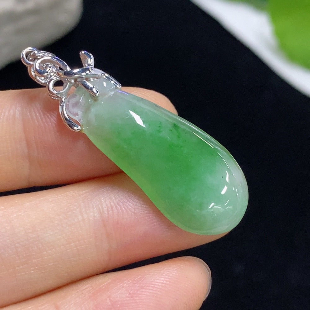Jadeite Blessing Melon Pendant with 18K Gold and Diamond Accents, Total Weight Approximately 4.74g