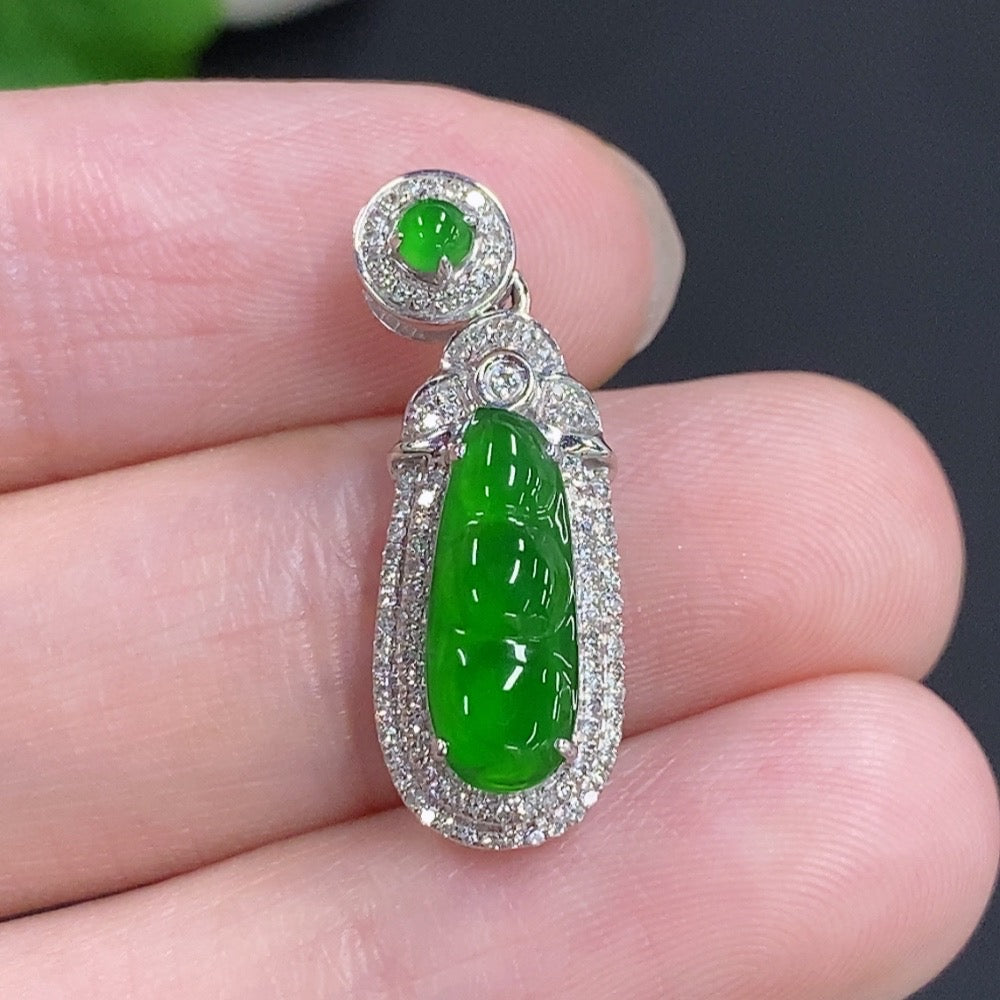 Jadeite Bean Inlay Pendant 18k Gold Total Weight Approx. 1.7g Diamond Accents