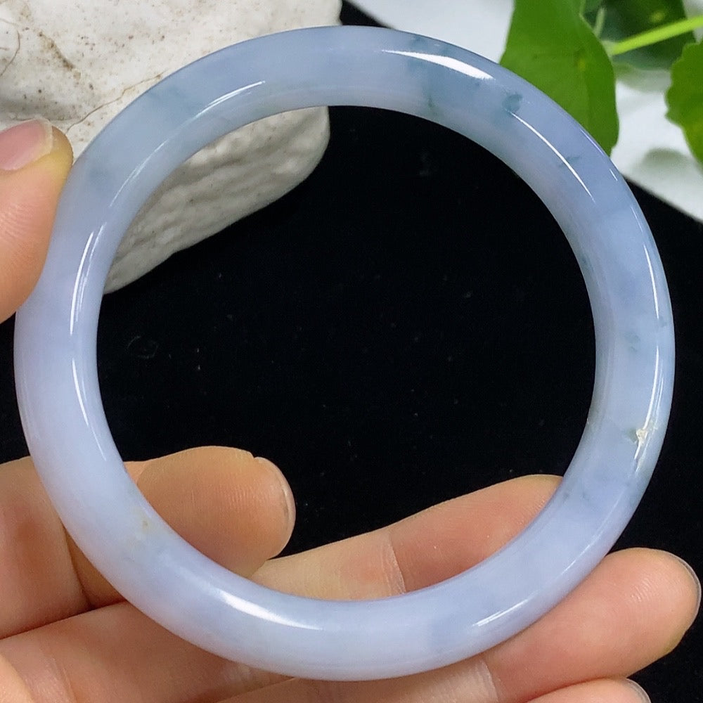 Jadeite round bangle from HKHQ, 40.06g weight, size 55.6, featuring smooth, polished jadeite in a circular design.