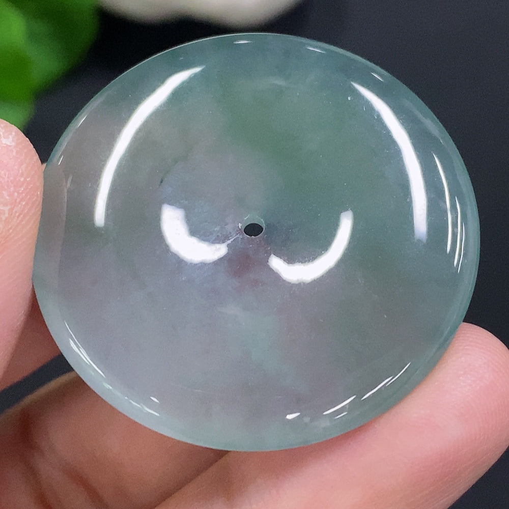 Jadeite Peace Knot, total weight approximately 15.3g