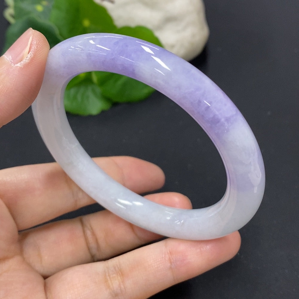 HKHQ jadeite round bangle, 55.8mm, weighing 49.81g, featuring natural mineral components, smooth polished surface