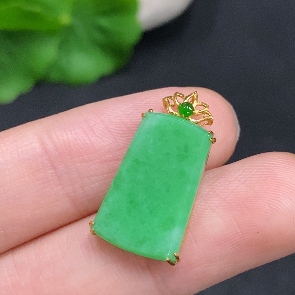 Jadeite Plain Pendant with 18K Gold Setting, Total Weight Approx. 2g