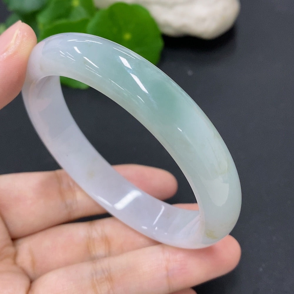 HKHQ jadeite round bangle weighing 53g, size 58.7, featuring smooth, polished jade with a glossy finish and vibrant green color.