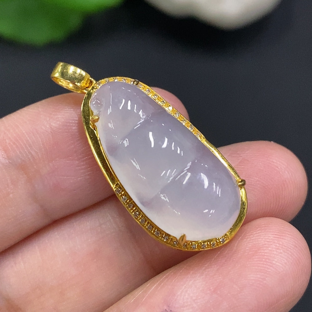 Jadeite Auspicious Bean Pendant with 18K Gold, Total Weight Approx. 3.7g (Diamond Accents)