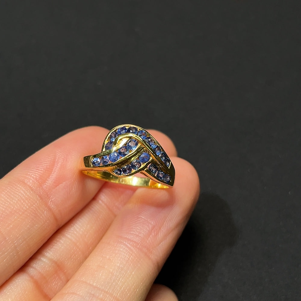 HKHQ sapphire ring with gold alloy, size 15.5, 3.65g weight, featuring a vibrant blue sapphire gemstone.