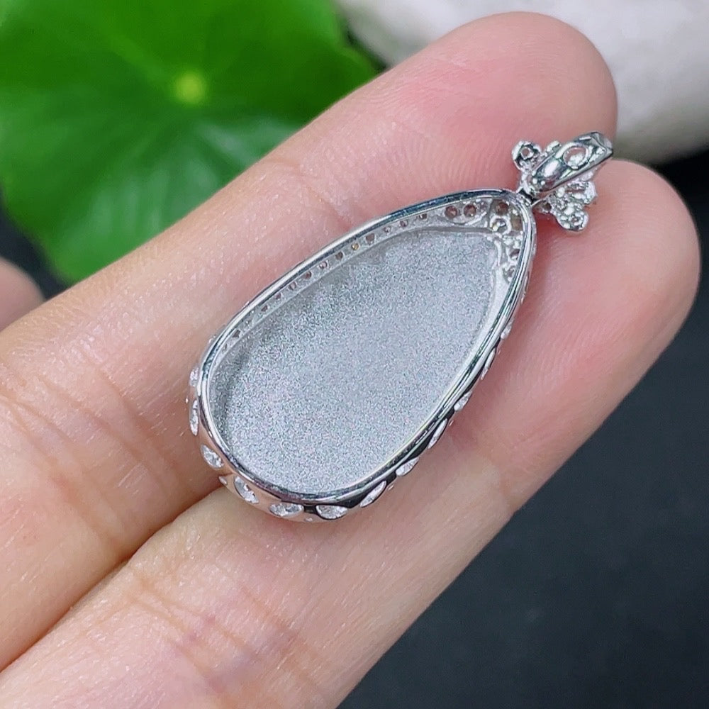 Jadeite Lucky Bean Pendant with 18K Gold and Diamond Accents, Total Weight Approximately 2.94g