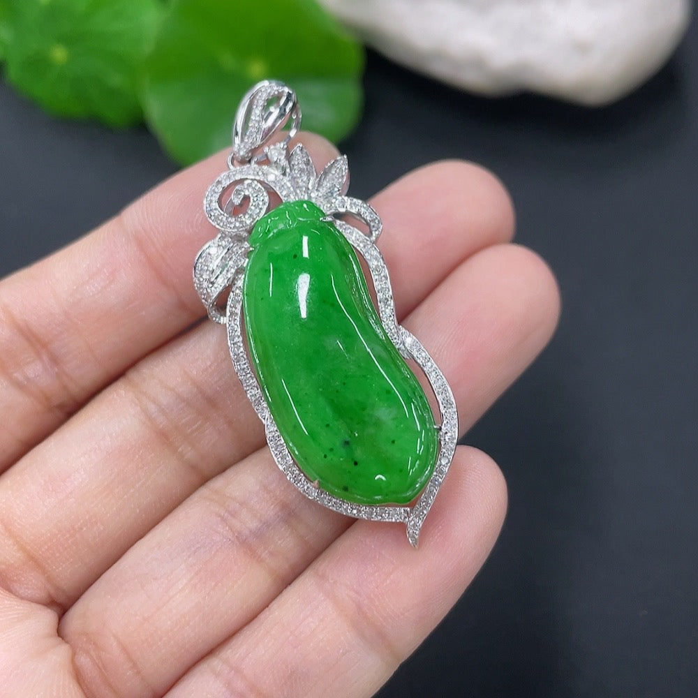 Jadeite Inlaid Blessing Melon Pendant with 18k Gold and Diamond Accents, Total Weight Approximately 8.19g, Contains Other Mineral Components