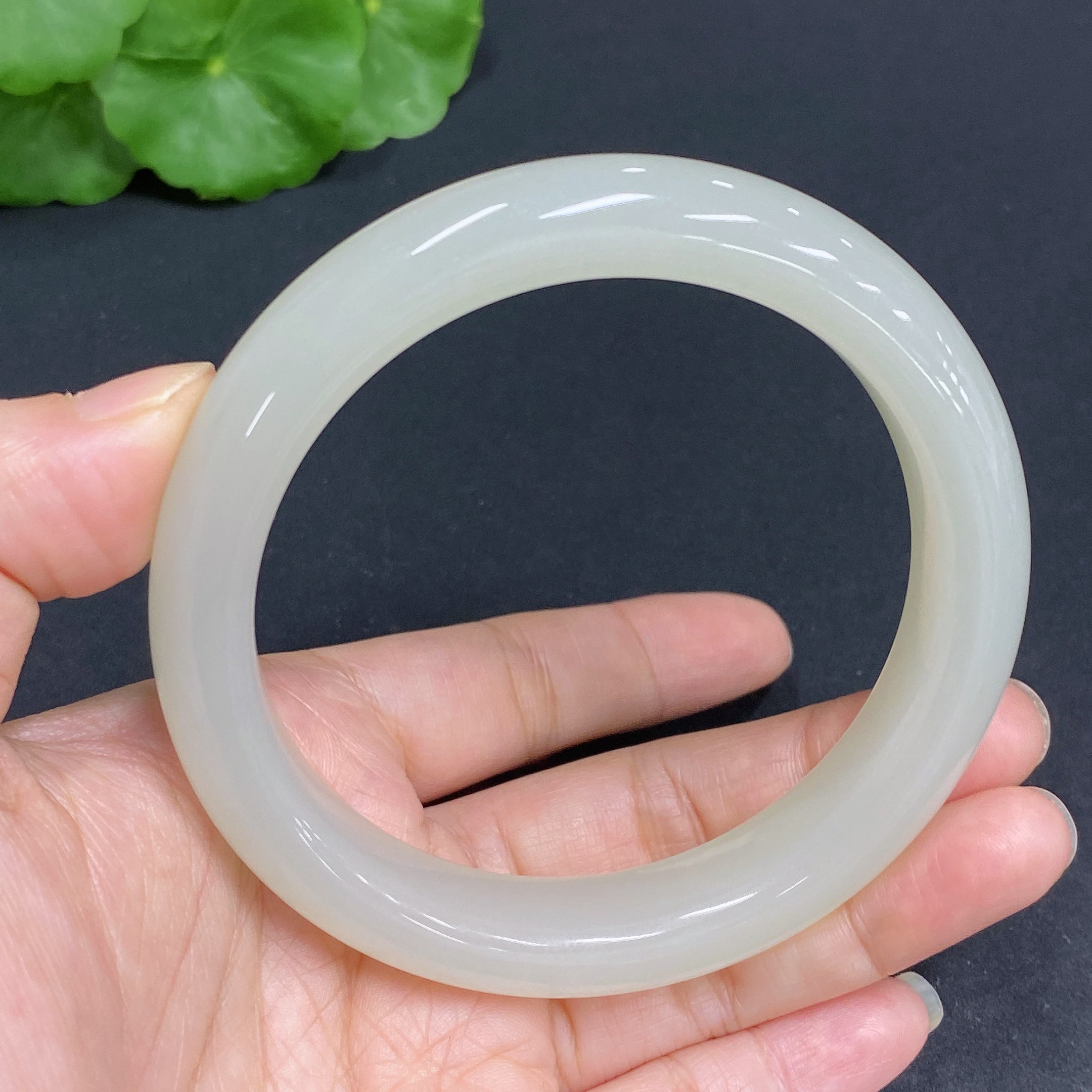Hetian Jade Round Bracelet Size 61.1 Total Weight Approx. 62g