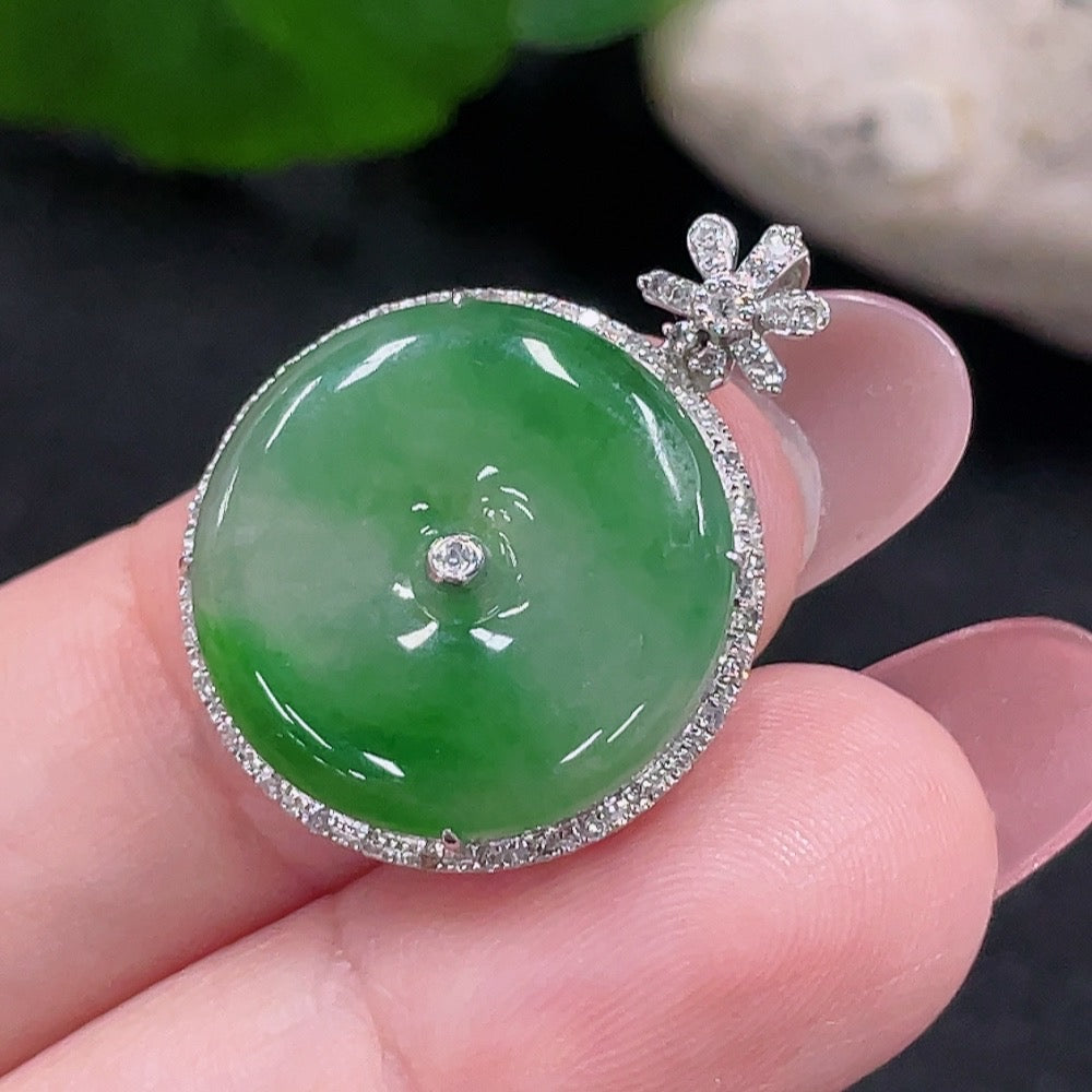 Jadeite Inlaid Pendant 18K Gold Total Weight Approx. 3.7g (with Diamond Accents)