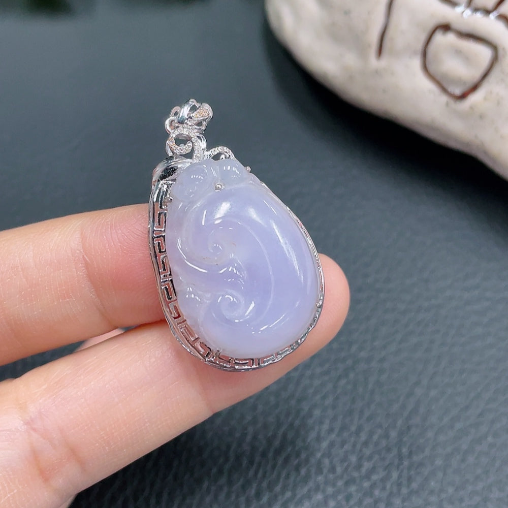 Jadeite Inlaid Ruyi Pendant with 18K Gold Setting, Total Weight Approx. 3.75g