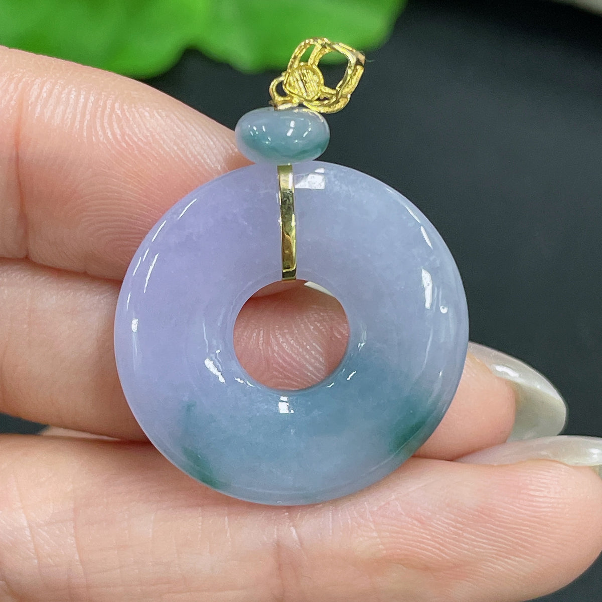 Jadeite pendant with 18k clasp, crafted from smooth green jade, weighing approximately 4.5g, displayed on a neutral background.