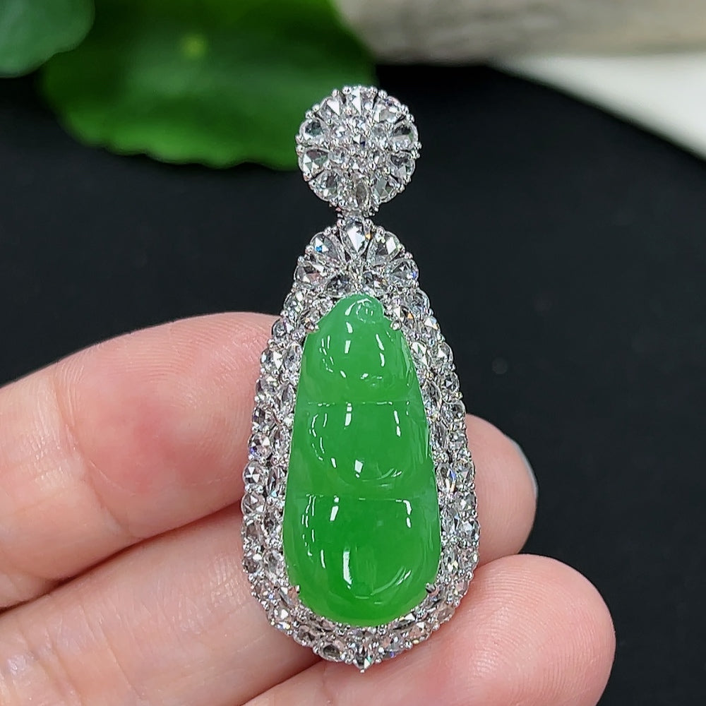 Jadeite Auspicious Bean Pendant with 18K Gold Setting (Diamond Accents)