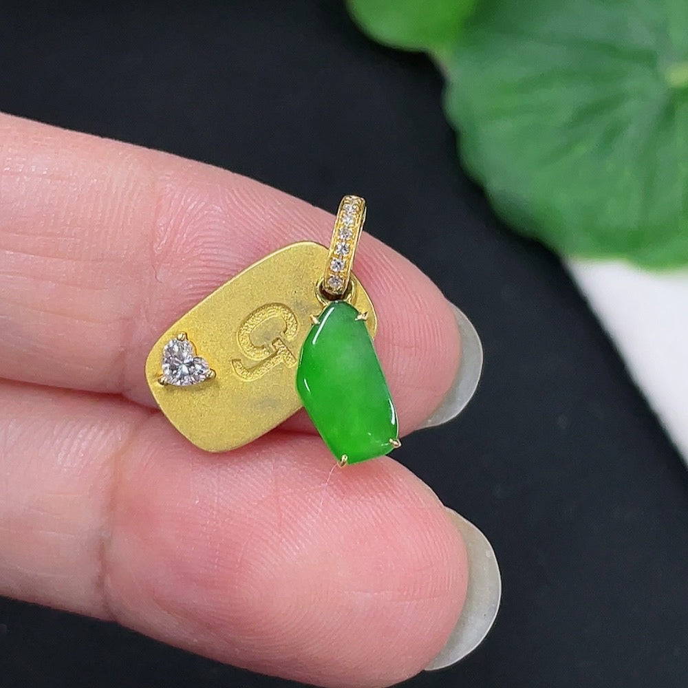 Jadeite Pendant with 18K Gold Setting Total Weight Approx. 2g (with Diamond Accents)