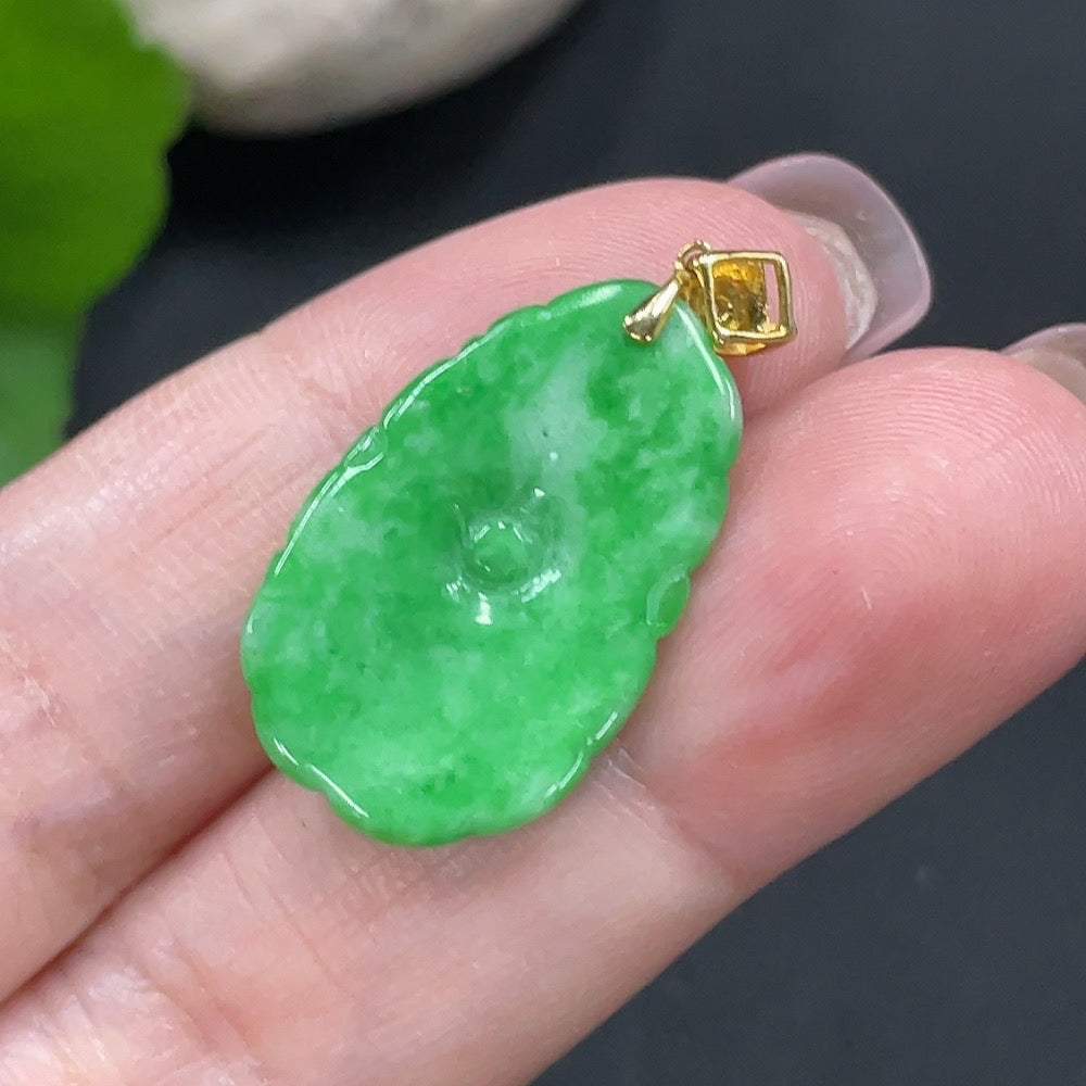 Jadeite Lotus Leaf Pendant with 18K Gold Clasp, Total Weight 2.254g