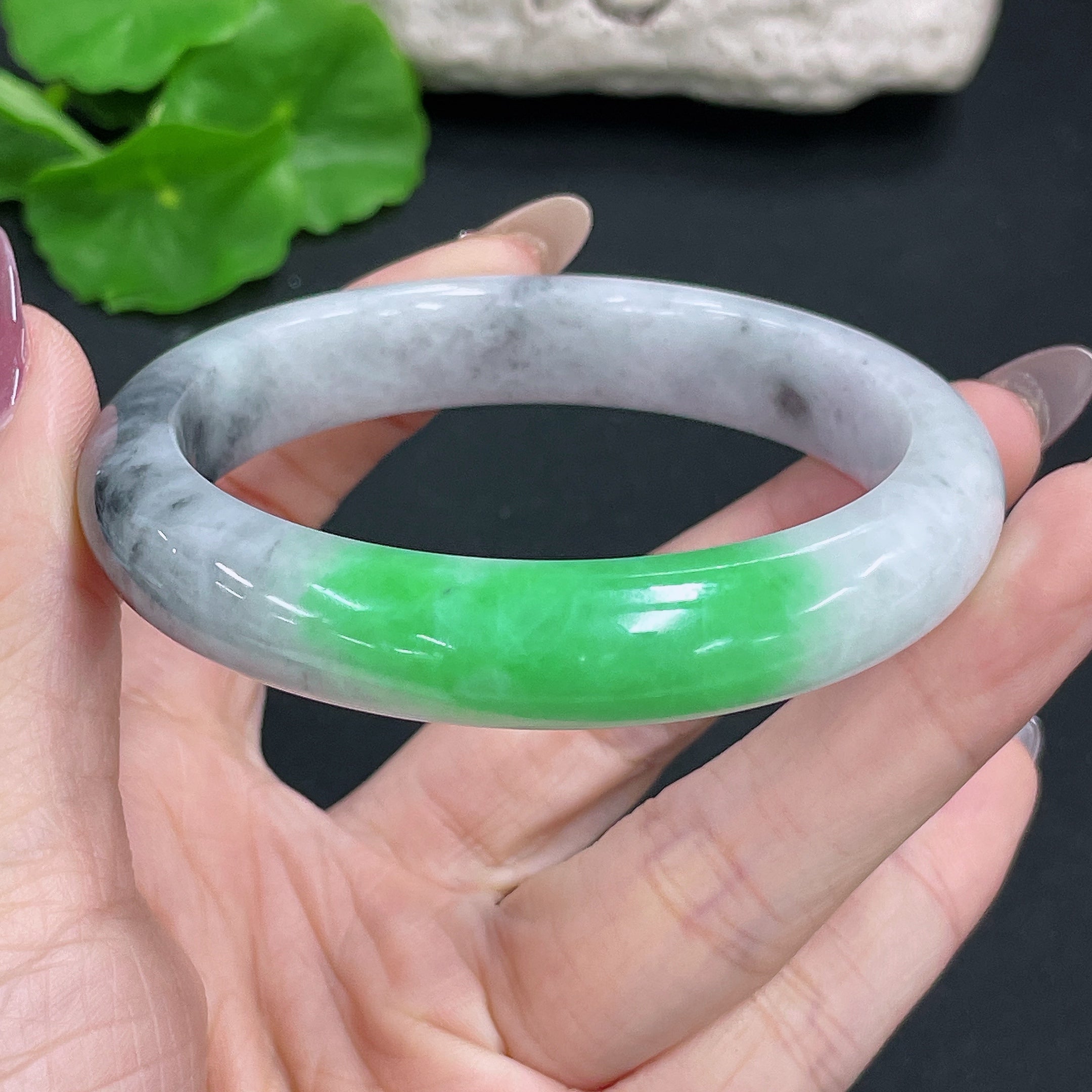 Jadeite round bracelet, total weight about 62.15g, size 59.4