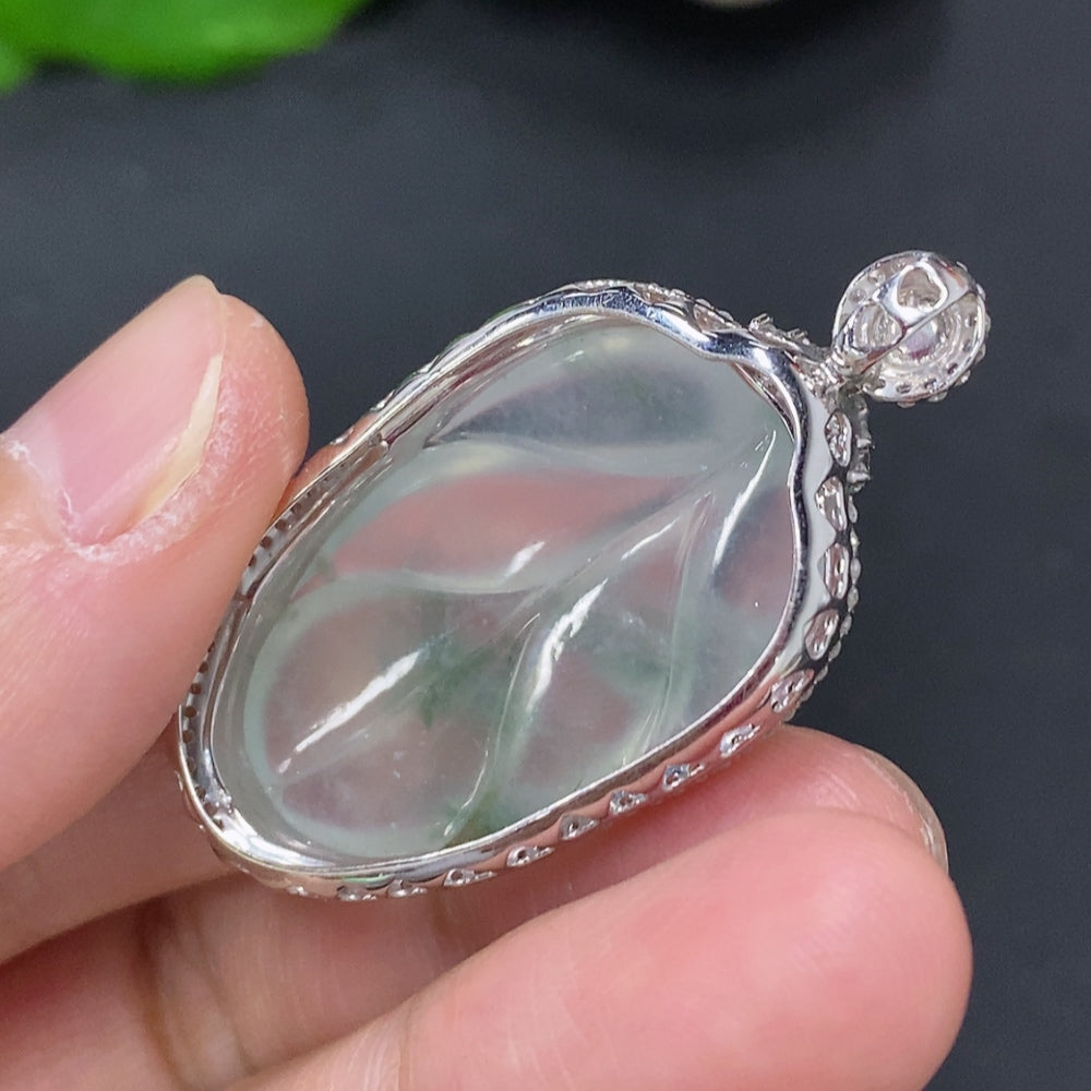 Jadeite Leaf Inlay Pendant 18K Gold (with Diamond Accents)