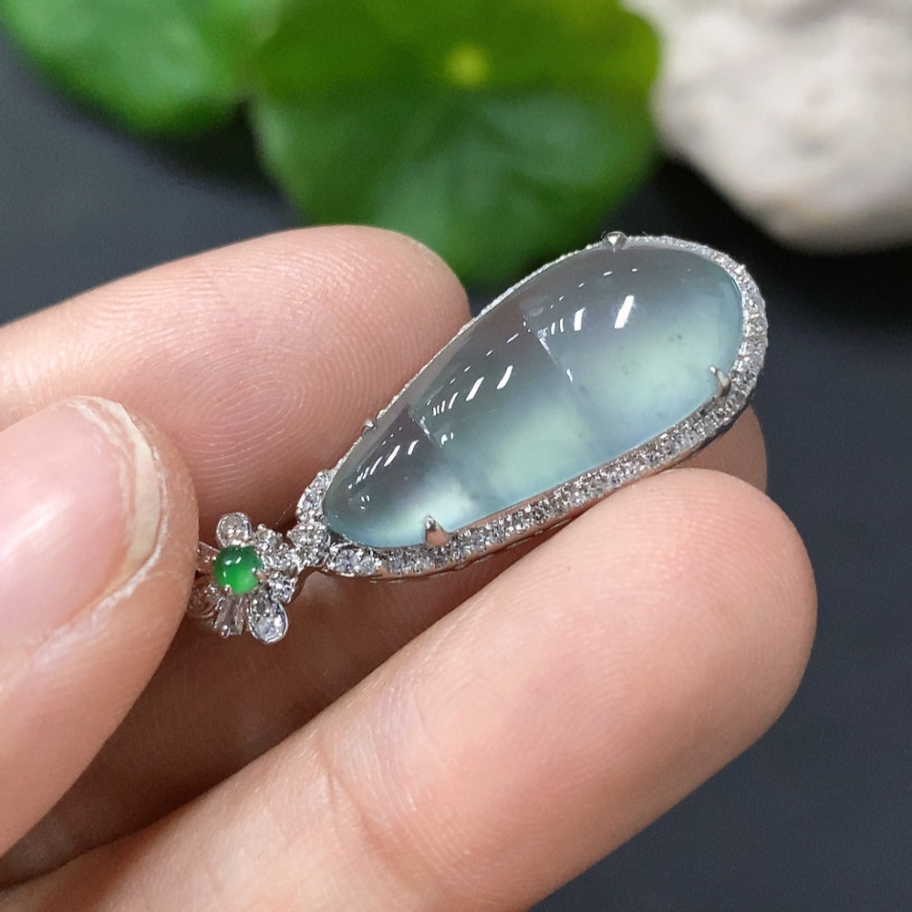 Jadeite Lucky Bean Pendant with 18K Gold Setting, Total Weight Approx. 2.5g