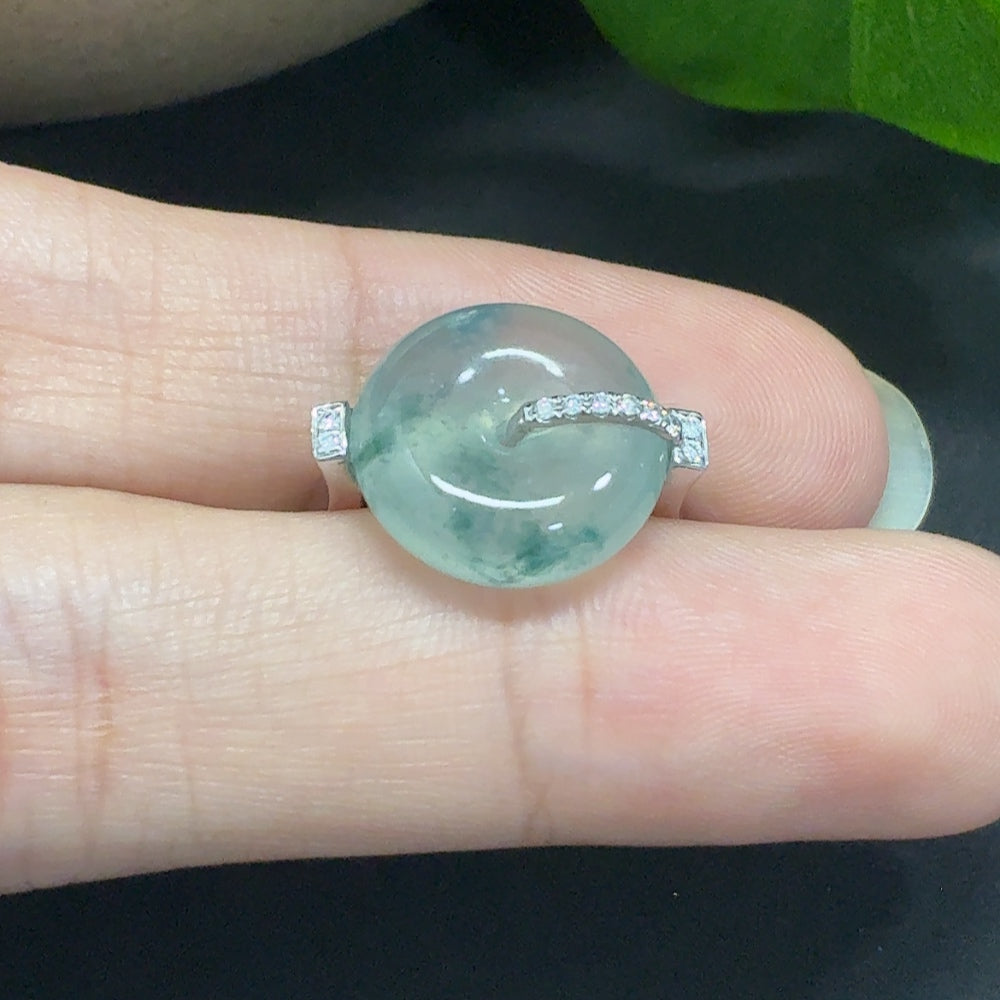 Jadeite inlaid ring with diamond