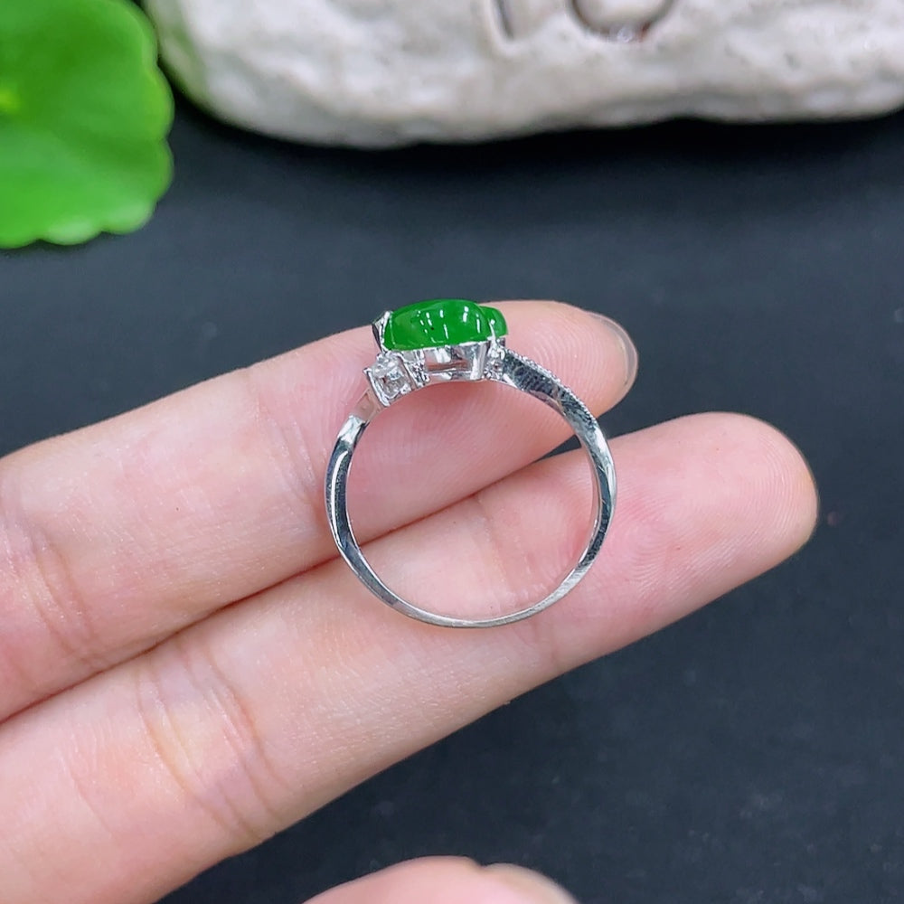 Jadeite Ring 18K Gold with Diamond Side Stones
