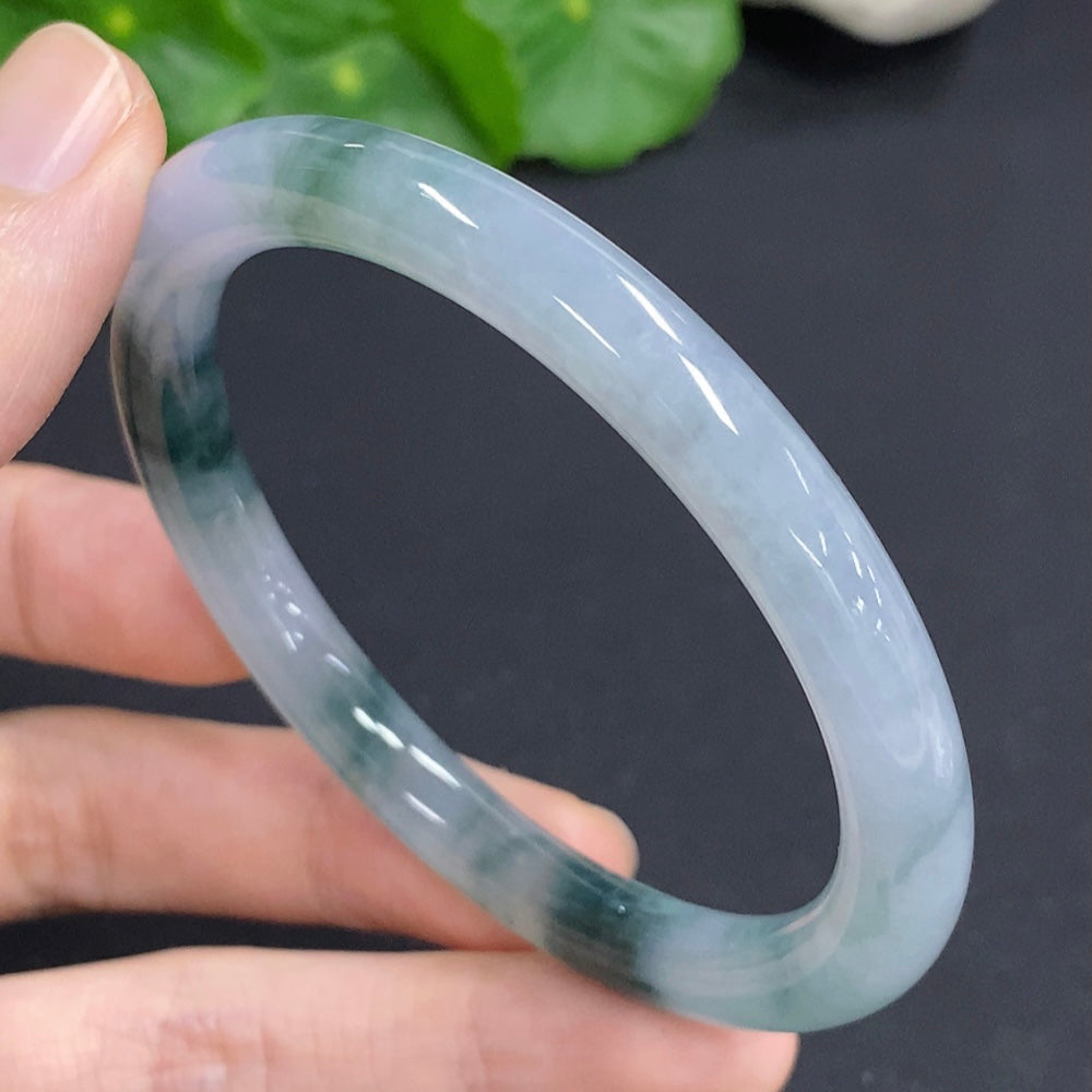 Jadeite round bangle with a total weight of 32.5g, size 57, featuring smooth green jadeite from HKHQ.