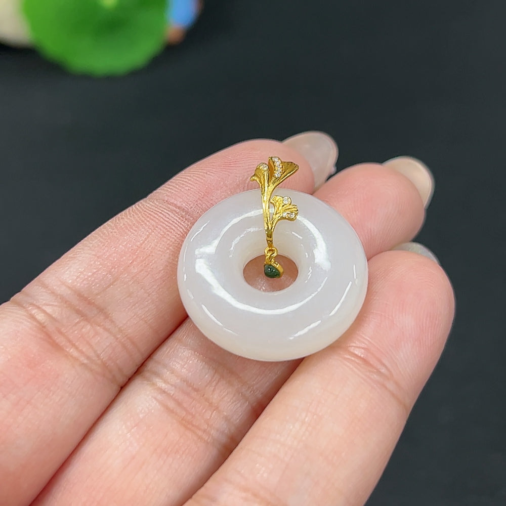 HKHQ Hetian jade inlaid pendant donut with 18k non-diamond beads, weighing approximately 7.8g, showcasing intricate craftsmanship.
