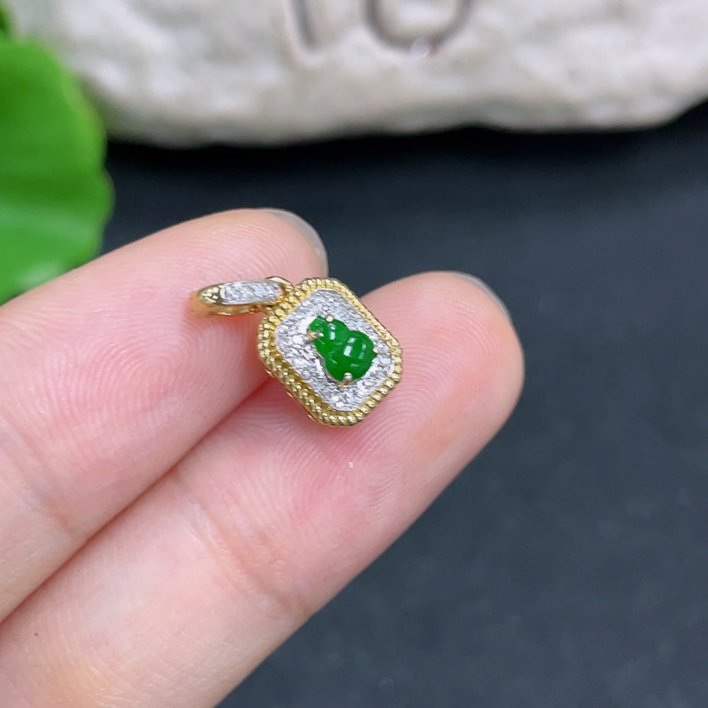 Jadeite gourd pendant with 18k gold and diamond accents, featuring intricate inlaid design and delicate craftsmanship.