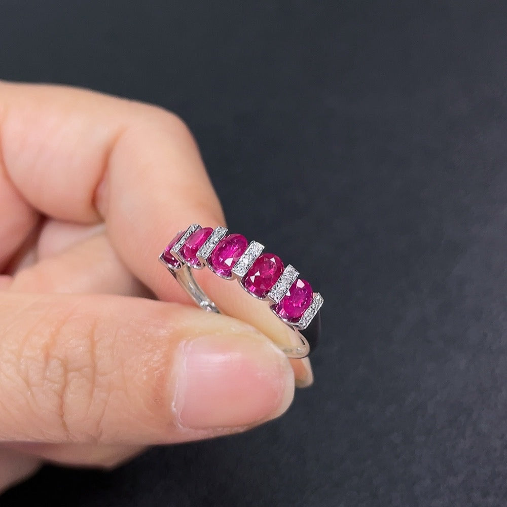 Ruby Ring, 72% Gold Content, Set with Diamonds, Total Weight Approx. 2.3g, Size 16