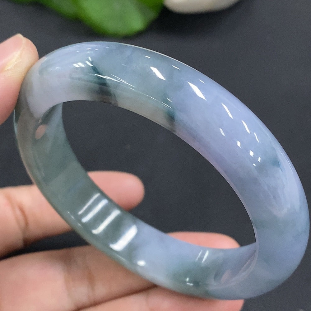 Jadeite round bracelet, circumference 56.5, total weight 63.795g