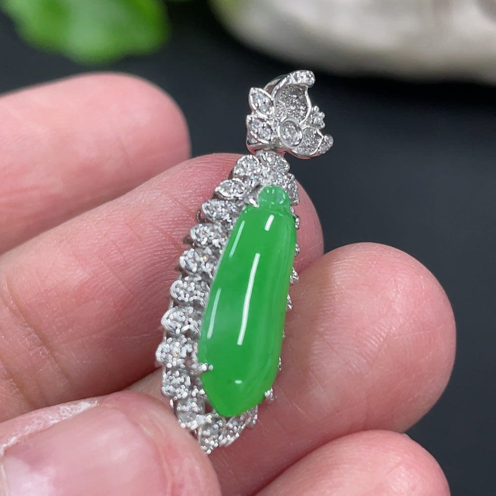 Jadeite Blessing Melon Pendant with 18K Gold and Diamond Accents, Total Weight Approx. 2.28g