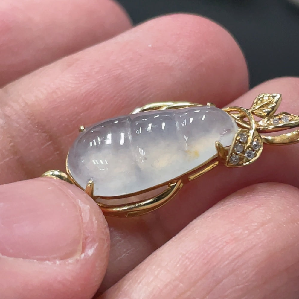 Jadeite Lucky Bean Pendant with 18K Gold Setting, Total Weight Approx. 1.8g