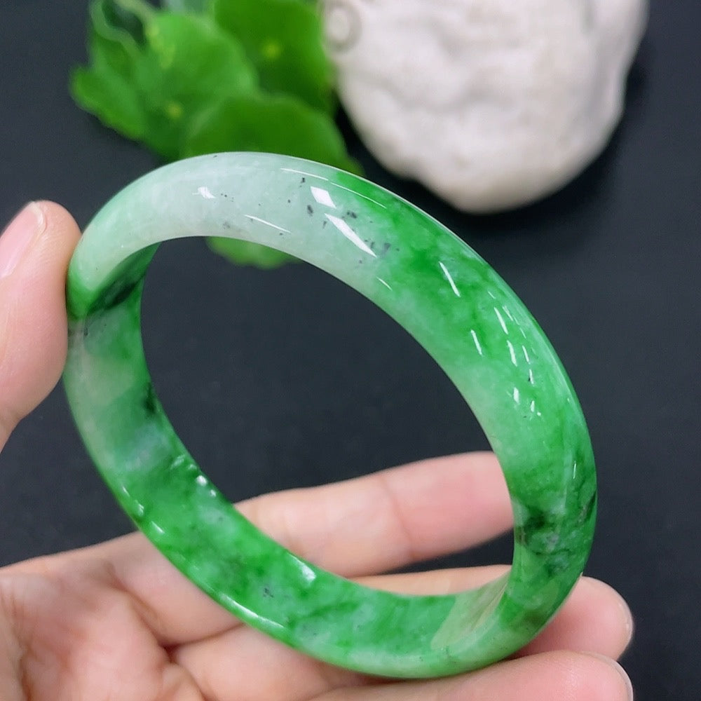 Jadeite round bracelet with mineral components, size 55.5mm, weighing approximately 37.5g, from HKHQ.
