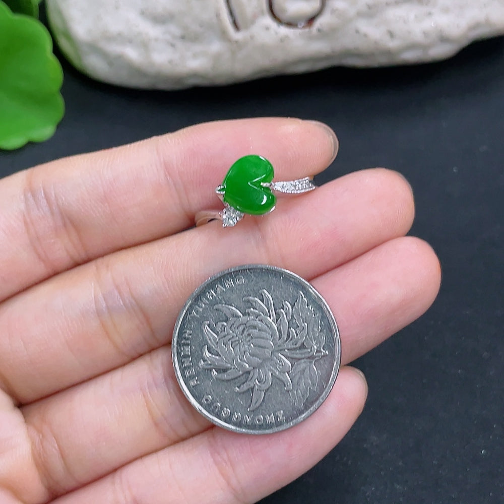 Jadeite Ring 18K Gold with Diamond Side Stones
