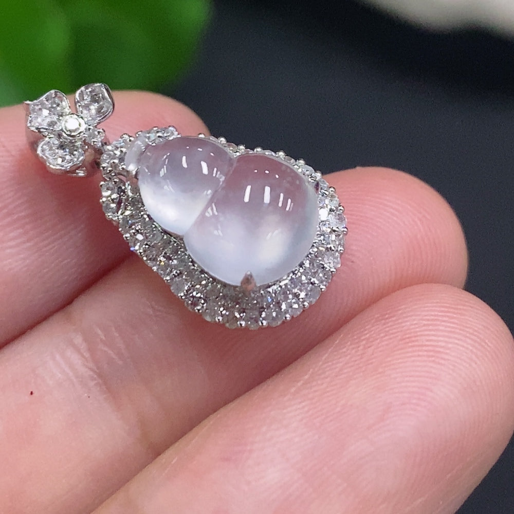 Jadeite Gourd Pendant with 18K Gold Mount, Total Weight Approx. 2.4g (Set with Diamonds)